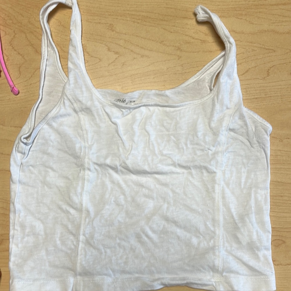 Barely worn. Aerie tank top- medium
